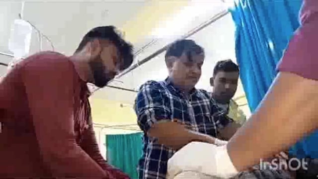 मथुरा में पति ने पत्नी के प्रेमी को चाकू मार कर किया गंभीर रूप से घायल आगरा रेफर