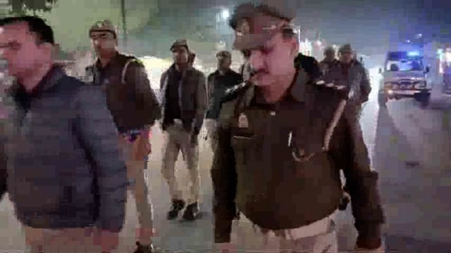 पुलिस अधिक्षक व सीओ ने रानीगंज कोतवाली क्षेत्र में किया पैदल गस्त