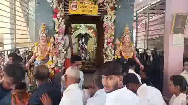 हिवताडच्या वैशिष्ट्यपूर्ण कार्तिक स्वामी यात्रेमध्ये भाविकांची मोठी गर्दी; महिला व पुरुषांनी शिस्तबद्ध घेतले दर्शन