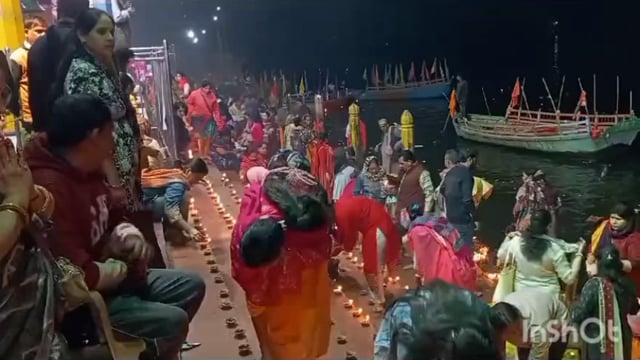 मथुरा के पुण्यतीर्थ धाम विश्राम घाट पर हुआ भव्य दीपदान