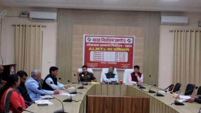 शाहजहांपुर जिलाधिकारी की अध्यक्षता में नारकोटिक्स विभाग की बैठक कलेक्ट्रेट सभागार में हुई सम्पन्न