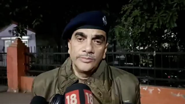 सिपाही ने फांसी लगाकर किया आत्महत्या, कारण स्पष्ट नही, शव भेजा पीएम
एएसपी विद्या सागर मिश्रा की बाईट