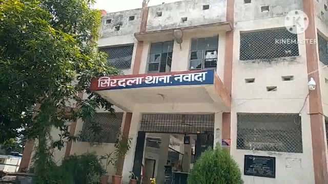 भलुआ गांव नदी घाट से पुलिस ने बालू लोड एक ट्रैक्टर को किया जप्त