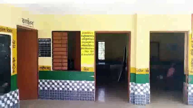 रसोइया के भरोसे स्कूल, शिक्षकों की मनमानी, समय से नही पहुँचते स्कूल
बीईओ बोले जारी होगा नोटिस
बीएसए बोले होगी जाँच कार्यवाही