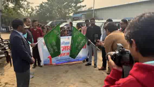 नमामि गंगे एवं ग्रामीण जलापूर्ति विभाग की ओर से जल ज्ञान यात्रा का आयोजन कलेक्ट्रेट ऑफिस हरी झंडी दिखाकर किया रवाना