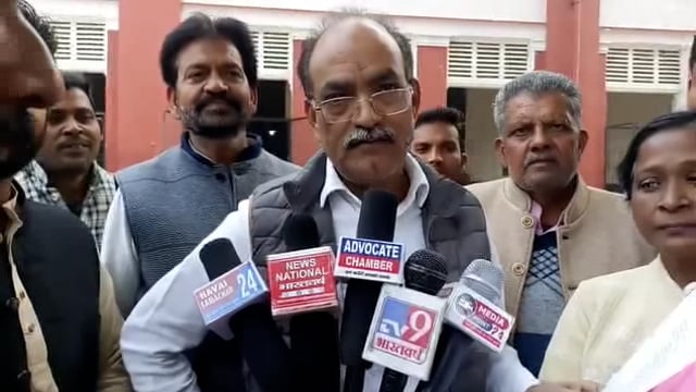 जिला कांग्रेस कमेटी ने आज अतिरिक्त मजिस्ट्रेट माध्यम से राज्यपाल महोदय उत्तर प्रदेश के नाम कलेक्ट्रेट में ज्ञापन सौपा