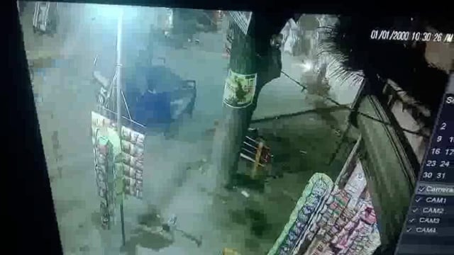 ✍️..सड़क हादसे के बाद आरोपी पिकअप चालक पुलिस की पकड़ से अभी तक दूर
जहांँगीरगंज थाना क्षेत्र में अनियंत्रित वाहनों की रफ्तार पर लगाम नहीं लग पा रहा। अनियंत्रित गति से आ रही पिकअप वाहन ने ठेले में मारी जोरदार टक्कर। 62 वर्षी बुजुर्ग गंभीर रूप से घायल।