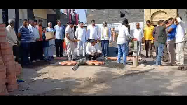 तीवटग्याळ येथे रस्त्याच्या कामाचा प्रा प्रवीण भोळे यांच्या हस्ते भूमिपूजन