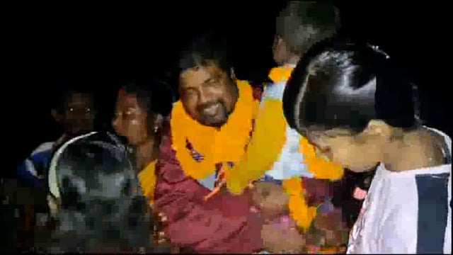 उत्तराखंड सुरंग मे फंसे बीरेन्द्र किस्कू आया घर मानाया गया दिपावली