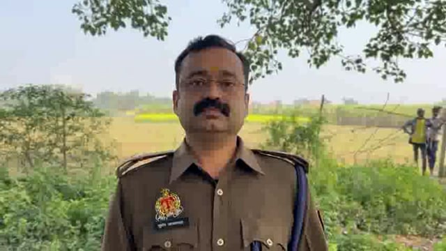 *आज दिनांक 02.12.23 को थाना रोजा क्षेत्र के गाँव बललिया मे आई0टी0आई0 कॉलोनी के पास पीपल के पेड़ से लटके मिले शव के सम्बन