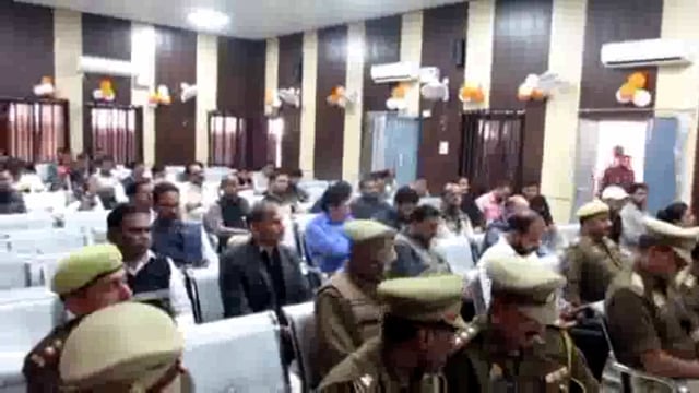 शिकायतकर्ता की शिकायत को कागज न समझें,उनकी भावनाओं को भी समझें-डीएम