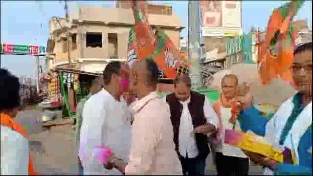 तीन राज्यों के प्रचंड जीत को लेकर अमरपुर भाजपा कार्यकर्ताओं ने रंग गुलाल लगा तथा पटाखे फोड़ मनाई खुशी