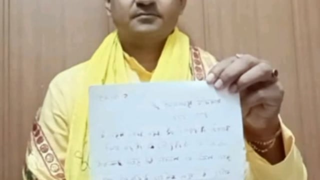 खून से चिट्ठी लिखकर मुख्यमंत्री से मांगी मथुरा श्री कृष्ण जन्मभूमि में दीपदान करने की अनुमति