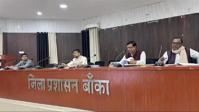 शिक्षा विभाग की मैराथन बैठक में जिला पदाधिकारी ने दिए आवश्यक दिशा निर्देश