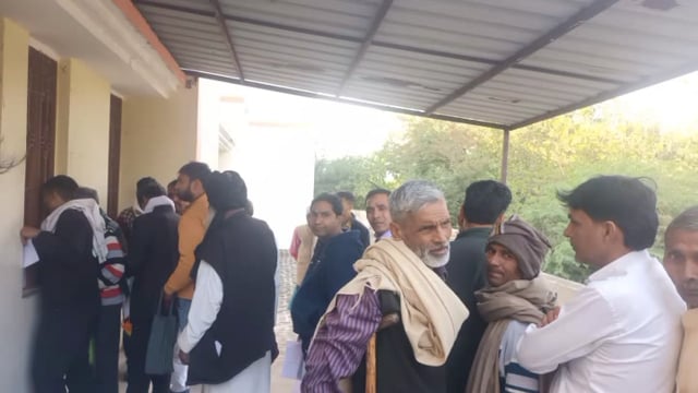 बुलंदशहर की शिकारपुर तहसील में खतौनी निकलवाने के नाम पर किसानों का हो रहा है शोषण