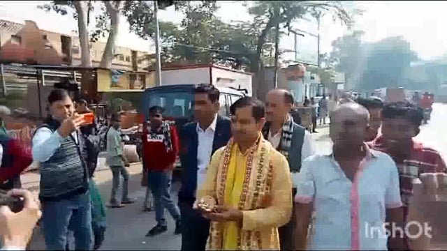 श्री कृष्ण के मूल गर्भ ग्रह में दीपदान करने जा रहे हिंदूवादी नेता दिनेश शर्मा को पुलिस ने लिया हिरासत में