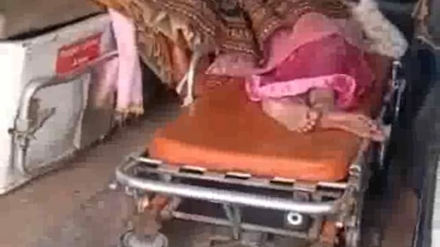 हाथरस में दिखा फिर तेज रफ्तार का कहर विदा होकर ससुराल जा रही दुल्हन दुर्घटना के बाद पहुंची अस्पताल