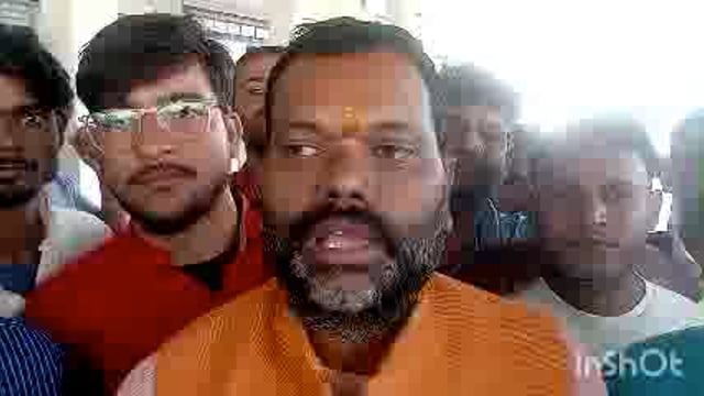  इटियाथोक रेलवे स्टेशन पर इंटरसिटी ठहराव सहित अन्य समस्याओं को लेकर समाजसेवी दिनेश शुक्ला ने डीआरएम को सौपा ज्ञापन