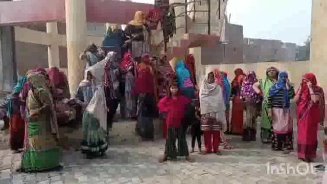 महिलाओं ने किया पानी की टंकी पर चढ़कर विरोध प्रदर्शन