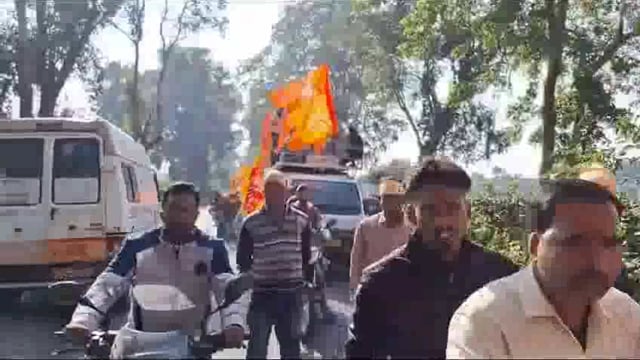 गोंडा:श्री विष्णु महायज्ञ शुभारंभ को लेकर निकल गई भव्य कलश यात्रा