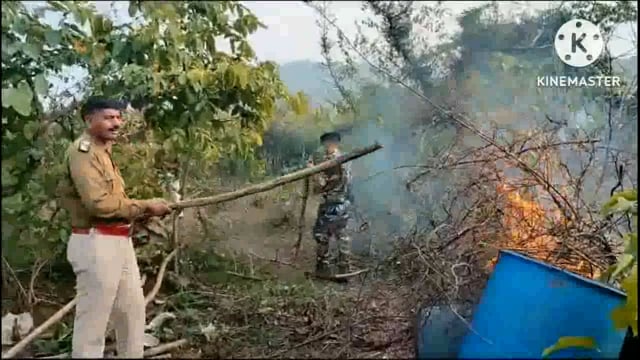 पुलिस ने मढ़ी कलौंदा के करछैया जंगल में महुआ शराब की एक भट्टी को किया ध्वस्त
