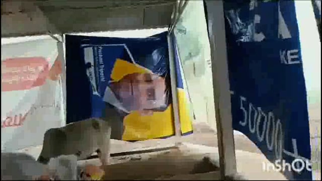 आगरा खेरागढ़ तहसील के गांव डूंगर वाला गौशाला में प्रधानमंत्री नरेंद्र मोदी की फोटो उल्टी लगी पाई गई