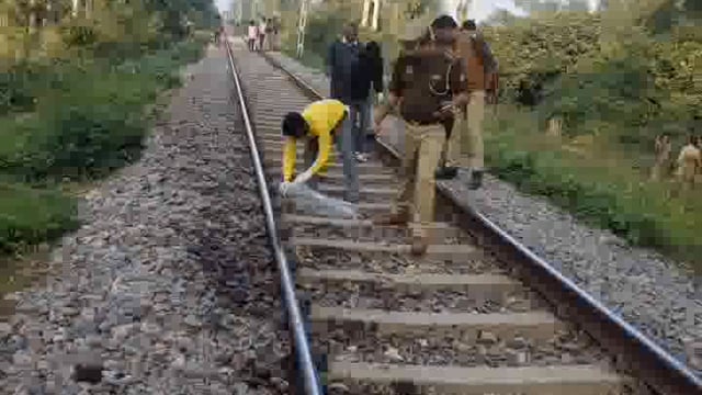 गोंडा:किशुंदासपुर रेलवे क्रॉसिंग के पहले एक महिला की ट्रेन से कटकर हुई मौत