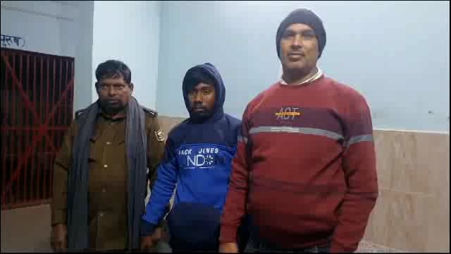 लगातार दूसरे दिन भी शिक्षक भर्ती परीक्षा केंद्र बीडी अकादमी से एक मुन्ना भाई चढ़ा पुलिस के हत्थे पुलिस कर रही है पूछताछ