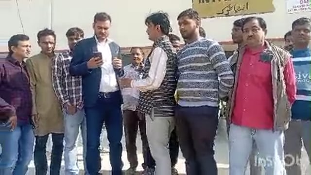 इटियाथोक रेलवे स्टेशन पर इंटरसिटी ठहराव को लेकर सर्राफा व्यवसाययों ने सौपा ज्ञापन