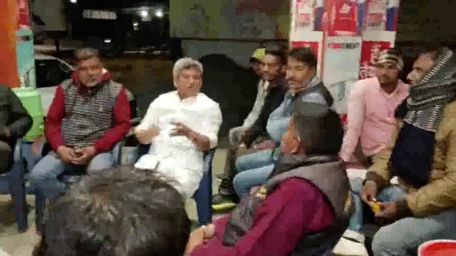 भावी सांसद प्रत्याशी जवाहर झा फुलीडूमर प्रखंड क्षेत्र के दर्जनों गांव का दौरा कर क्षेत्रीय समस्याओं से हुए अवगत