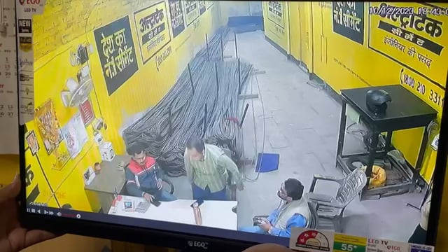 थाना सिकंदरा क्षेत्र प्राची तोवर वाली चौकी का एक मामला सामने आ रहा है जिसमें नितिन अग्रवाल सरिया व्यापारी को गोदाम में घ