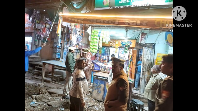 सिकंदरा एक्सीडेंट के बाद आगरा पुलिस प्रशासन सख्त सभी क्षेत्रों में अतिक्रमण अभियान चलाया जा रहा है कल लोहा मंडी क्षेत्र 