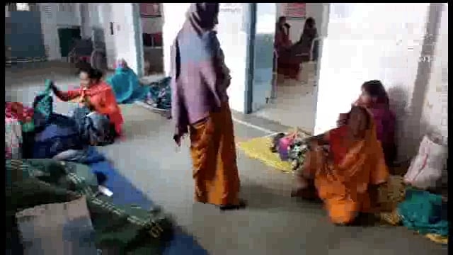 सूरजगढ़ा -स्थानीय सामुदायिक स्वास्थ्य केंद्र सूर्यगढ़ा में व्यवस्थाओं का घोर अभाव फर्श पर समय बिताने को मजबूर।