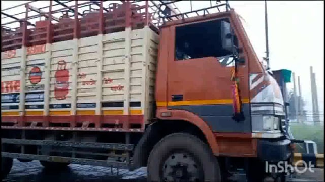 थाना फरह महुवन टोल प्लाजा के कांटे सही न होने के कारण आए दिन ड्राइवर करते हैं परेशानी का सामना