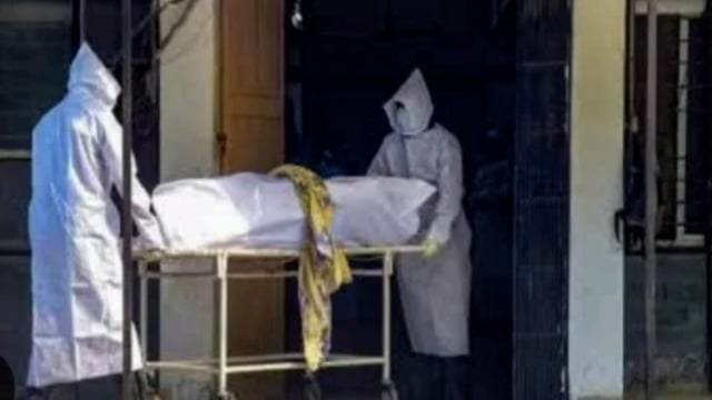 *आलापुर थाना क्षेत्र में युवक का संदिग्ध परिस्थितियों में शव मिलने से सनसनी*
*शव मिलने की सूचना से मचा हड़कंप पुलिस ने शव को कब्जे में लेकर पोस्टमार्टम के लिए आनन-फानन में भेजा शव विच्छेदन गृह, क्षेत्राधिकारी राम बहादुर सिंह थाने से लेकर घटना स्थल तक पहुंच कर ले रहे जायजा*