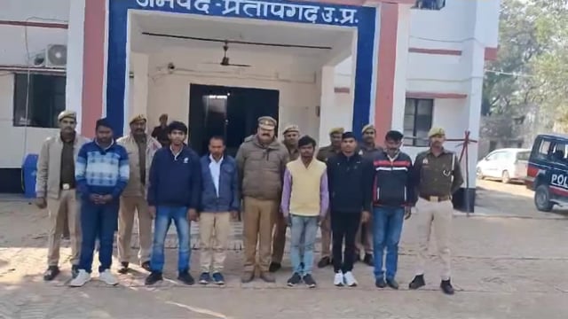 6 अपहरणकर्ताओं को पुलिस ने किया गिरफ्तार,7 मोबाईल,एर्टिगा कार बरामद, गये जेल

सीओ अमर नाथ गुप्ता की बाईट