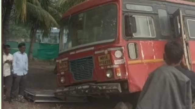 वलांडी जवळ दुचाकीने दिली एसटी बसला धडक,दोघे जखमी