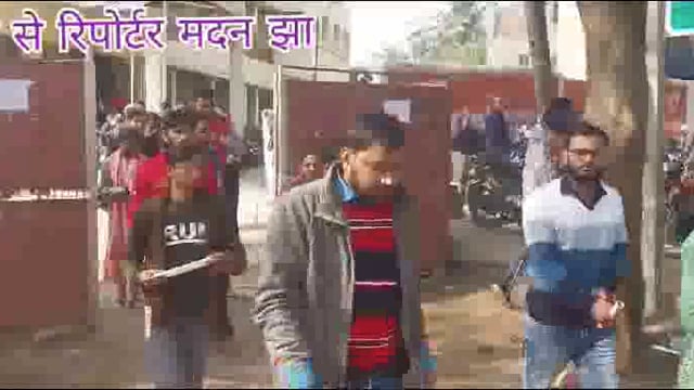 दरोगा भर्ती परीक्षा को लेकर बौंसी नगर पंचायत के दो परीक्षा केंद्रों पर कड़ी सुरक्षा व्यवस्था के बीच परीक्षा ली गई