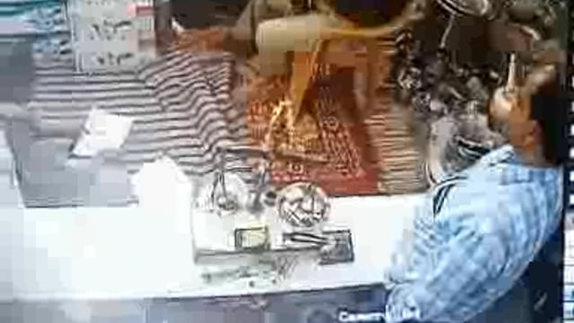 *ब्रेकिंग न्यूज*
अम्बेडकर नगर के हंसवर थाने के इंस्पेक्टर का घूस लेते वीडियो हुआ वायरल
पीड़ित से 25 हजार रूपए डरा धमका कर लिया घूस
पीड़ित ने पुलिस अधीक्षक से लगाई न्याय की गुहार।