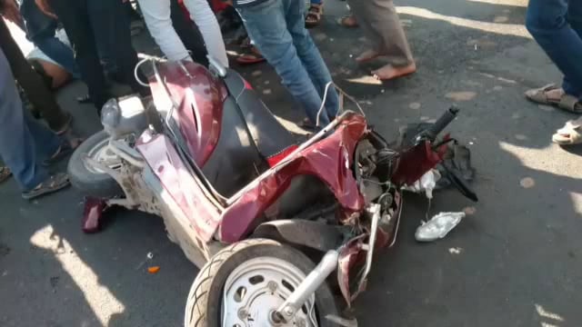तोंडार पाटी येथे कारच्या धडकेत स्कुटीस्वार जागीच ठार तर एक जण जखमी