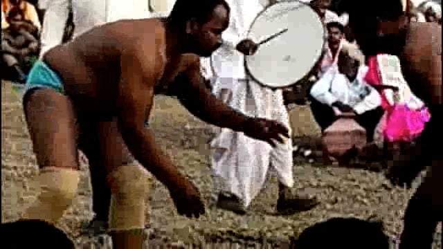 खंडोबा यात्रेनिमित्त कोळनूर येथे जंगी कुस्त्याचा कार्यक्रम संपन्न