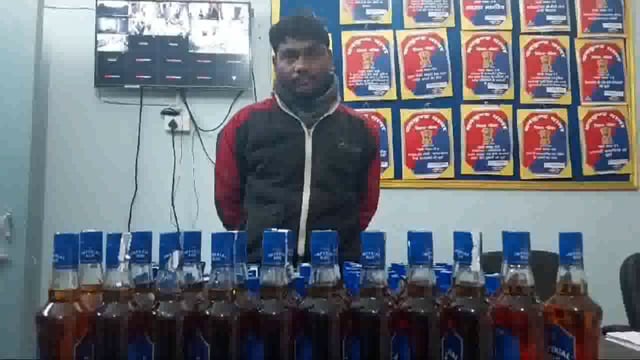 लाड़न पुल के पास से धनकुंड पुलिस ने 84 बोतल विदेशी शराब के साथ टोटो चालक को किया गिरफ्तार