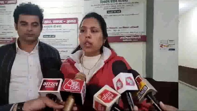 सदर तहसील मैं कर के अंदर रिश्वत के 10 लख रुपए का मामला लेखपाल चौधरी भीमसेन पर है रिश्वत की रकम लेने का आरोप