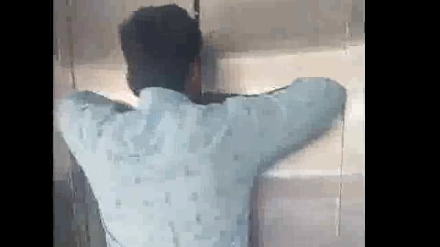 नगरपरिषदेच्या लिफ्ट मध्ये अडकलेल्या तीन ते चार व्यक्तीची नगरपरिषदेच्या कर्मचाऱ्यांनी केली सुटका