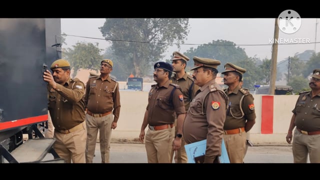 पुलिस उपायुक्त पश्चिमी कमिश्नरेट आगरा द्वारा पुलिस लाइन में शुक्रवार साप्ताहिक परेड का किया गया निरीक्षण