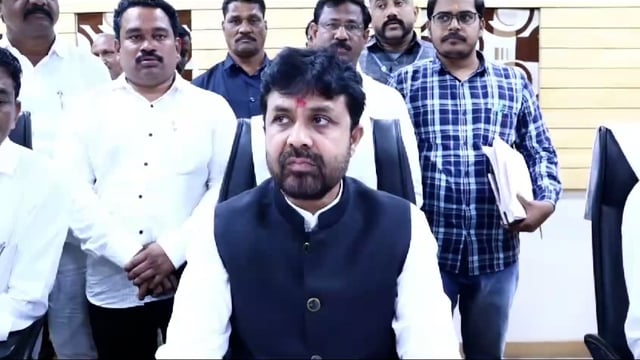 कोरोनाच्या नवीन व्हेरियंटची खबरदारी घेण्याचे कॅबिनेट मंत्री संजय बनसोडे यांचे आवाहन