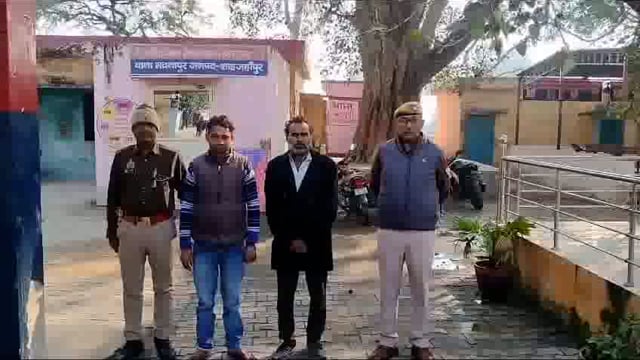 थाना मदनापुर पुलिस टीम द्वारा दो उद्घोषित वारंटीओ को अलग-अलग स्थान से किया गया गिरफ्तार