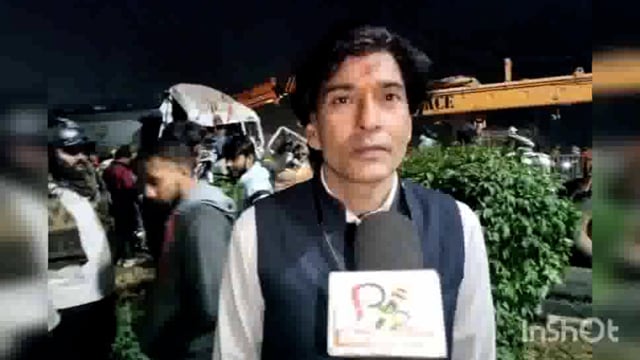 आगरा दिल्ली नेशनल हाईवे पर तेल से भरा टैंकर और ट्रक में हुआ भीषण एक्सीडेंट चालक व परिचालक बुरी तरह से ट्रक में फंसे