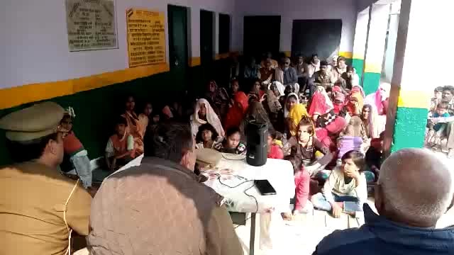 चौकी बिचपुरी क्षेत्र के तेहरा महावन  में साइबर क्राइम के प्रति लोगों को किया जागरूक