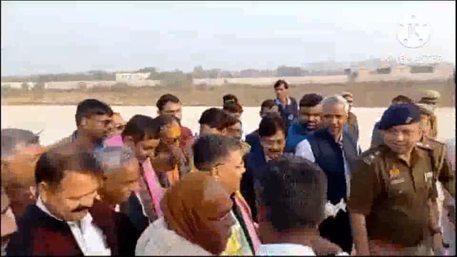 मथुरा में हैलीकॉप्टर से गिरिराज महाराज की परिक्रमा कर सकेंगे भक्त।

गोवर्धन में पर्यटन मंत्री ने किया हैलीकॉप्टर सेवा का शुभारंभ